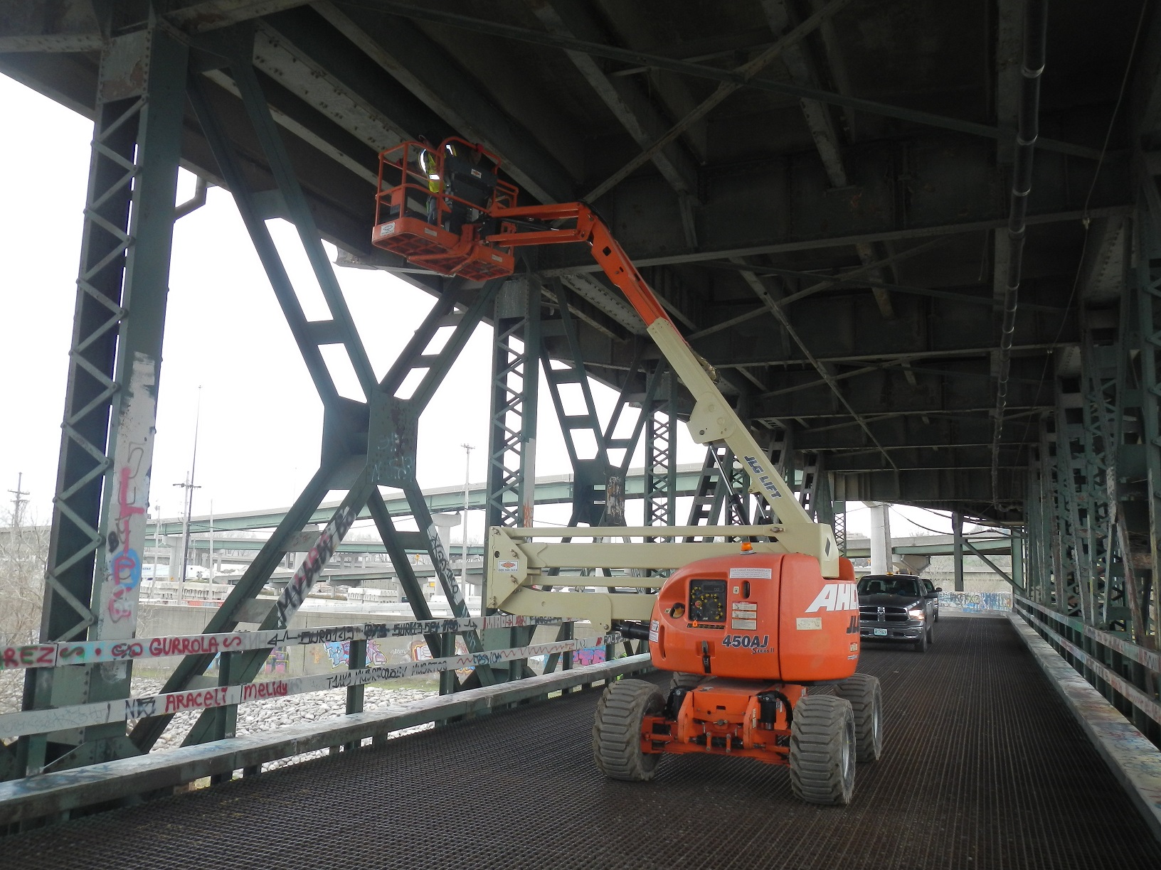 GBA conducting bridge inspections on kansas city main bridge.